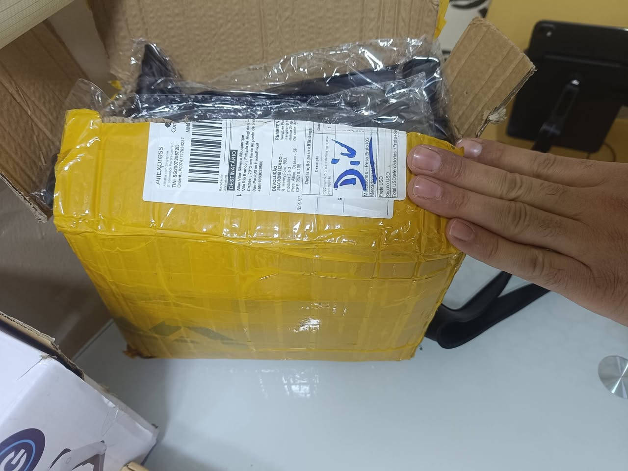 باندات مطاطيه تستخدم للحلاقه اتفيد. اللي عدهم معاهد حلاقه
لتحديد خط العنق 
كارتون كامل بي يمكن بال50 قطعه 
سعر 15 مع التوصيل 
واتساب ***********
