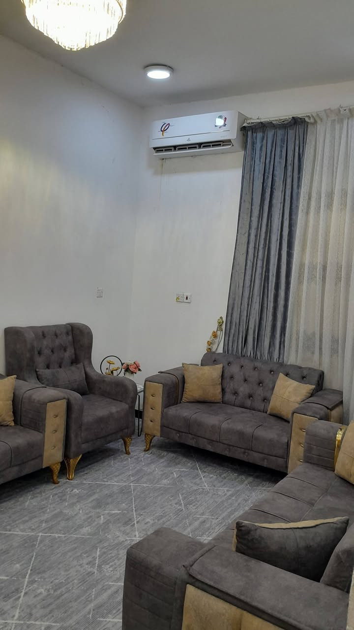 بيت للبيع مع الاثاث....
التنومه قرب السوك 

اسم المنطقه حي الامام الرضا

مساحه البيت 90 م

بنيان جديد 2024

طابو زراعي سند 25 بسم عراقي المالك قويب علي

السعر خاص مازنجر

*********** واساب

البيت بيتي مو مكتب
