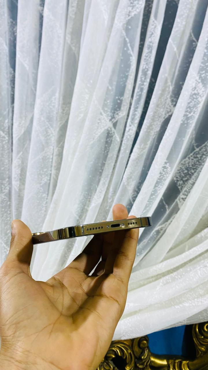 السلام عليكم ايفون 13برو ماكس نسخة الامريكي ذاكرة 128 الجهاز كلش نضيف نضافته 98‎%‎ بطارية 79 مبدل شاشة اصليه وكاله شرط حتى الفيس ايدي شغال الجهاز نضيف السعر 495وبي مجال بسيط ***********مامتواجد على الفيس مكاني حي المهندسين
