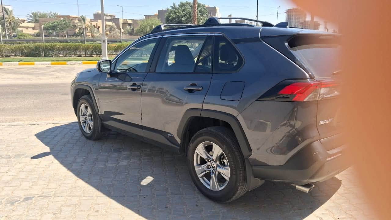 السلام عليكم ورحمة الله وبركاته
راف فور موديل 24 فول عدة الفتحة  هايبرد السيارة جاهزة اي نقص مابيها السيارة ماشية 17 الف مايل بعدهي جديدة سعرها 215 وبيها مجال حادث 3 قطع بنيد وبابين  الايمنة 
 مكانها بغداد الغزالية ***********
