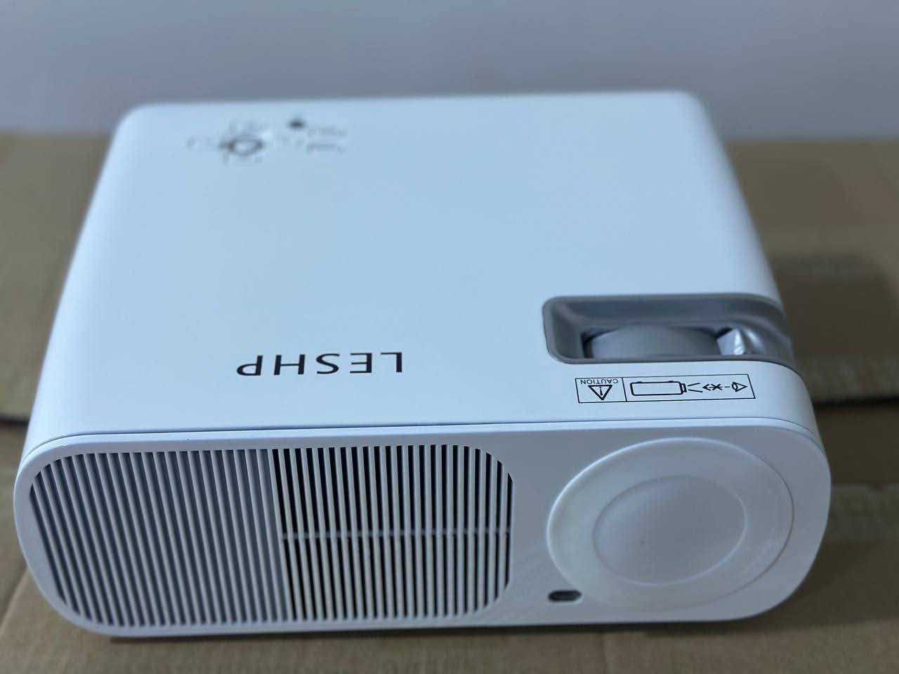 اخوان داتا شو عملاق عارض يستخدم لعرض الافلام أو للقاعات الدراسية جديد غير مستعمل للبيع......***********
