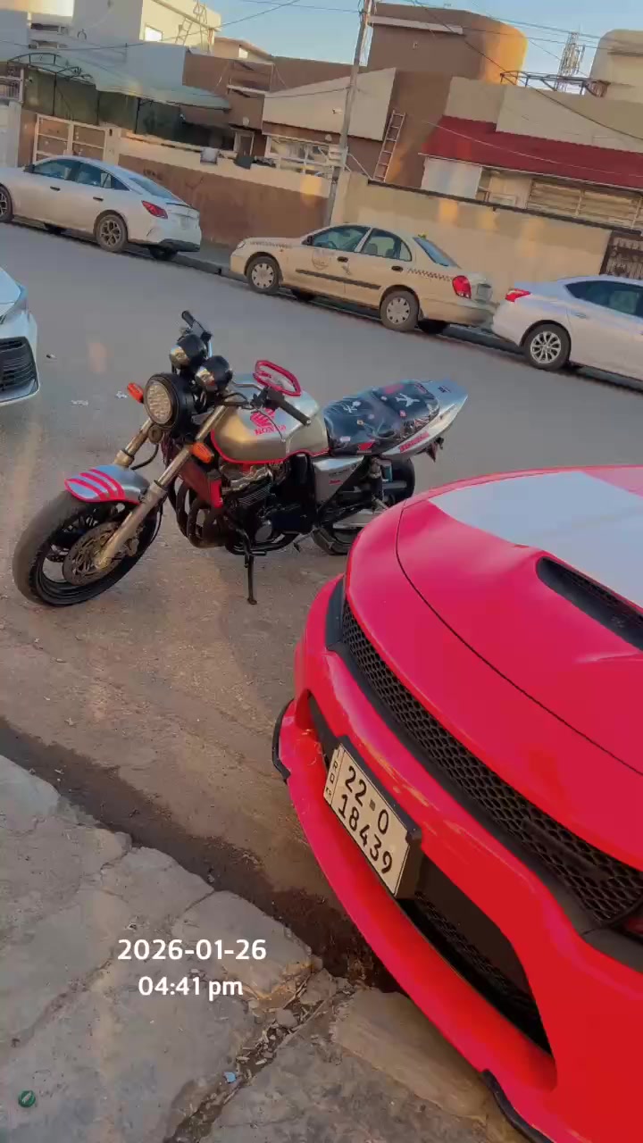 بطحه cb400 نضيفه مكينه مفتوح كور فقط لاصرف لادخان لاتبخير حلوه حيل مال جناي مكاني اربيل ***********
