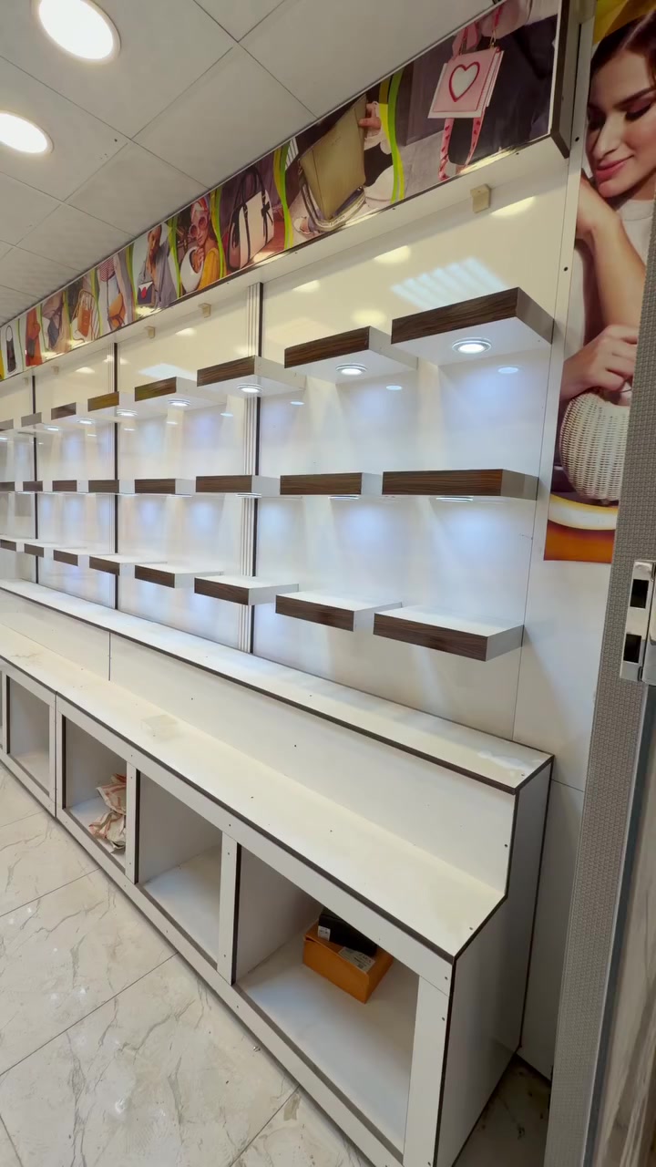 سلام عليكم ديكور محل كلش جديد ونظيف للبيع 
الديكور فقط والسعر مناسب جداً 
للاستفسار الاتصال على الرقم 
***********
والرقم بي واتساب 
عنوان المحل الناصريه قرب البهو
