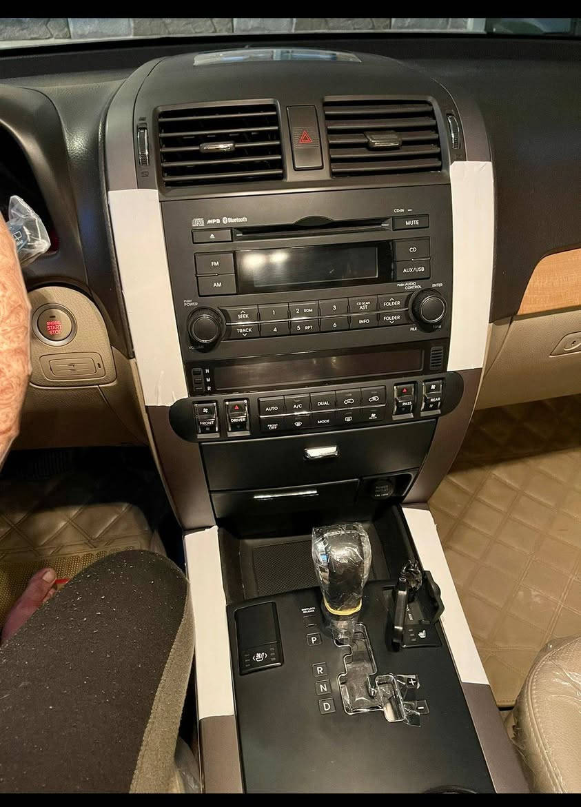 كيا مهافي ابيض وارد خليجي بدون صبغ 2013 تبديل جاملغ امامي فقط.اصلي شركة نفس الون بدون صبغ الباقي مكفوله كفاله عامه. 
 ماشيه ٨٥ الف حقيقي كلها وضع شركه رقمً نينوى وباسم صاحبها الشرعي موصفاتها فول ١ على ١ اعلى موصفات بل مهافي.
اني مكلف بل نشر.  مكان السياره الموصل
للتواصل
الاتصال ***********
