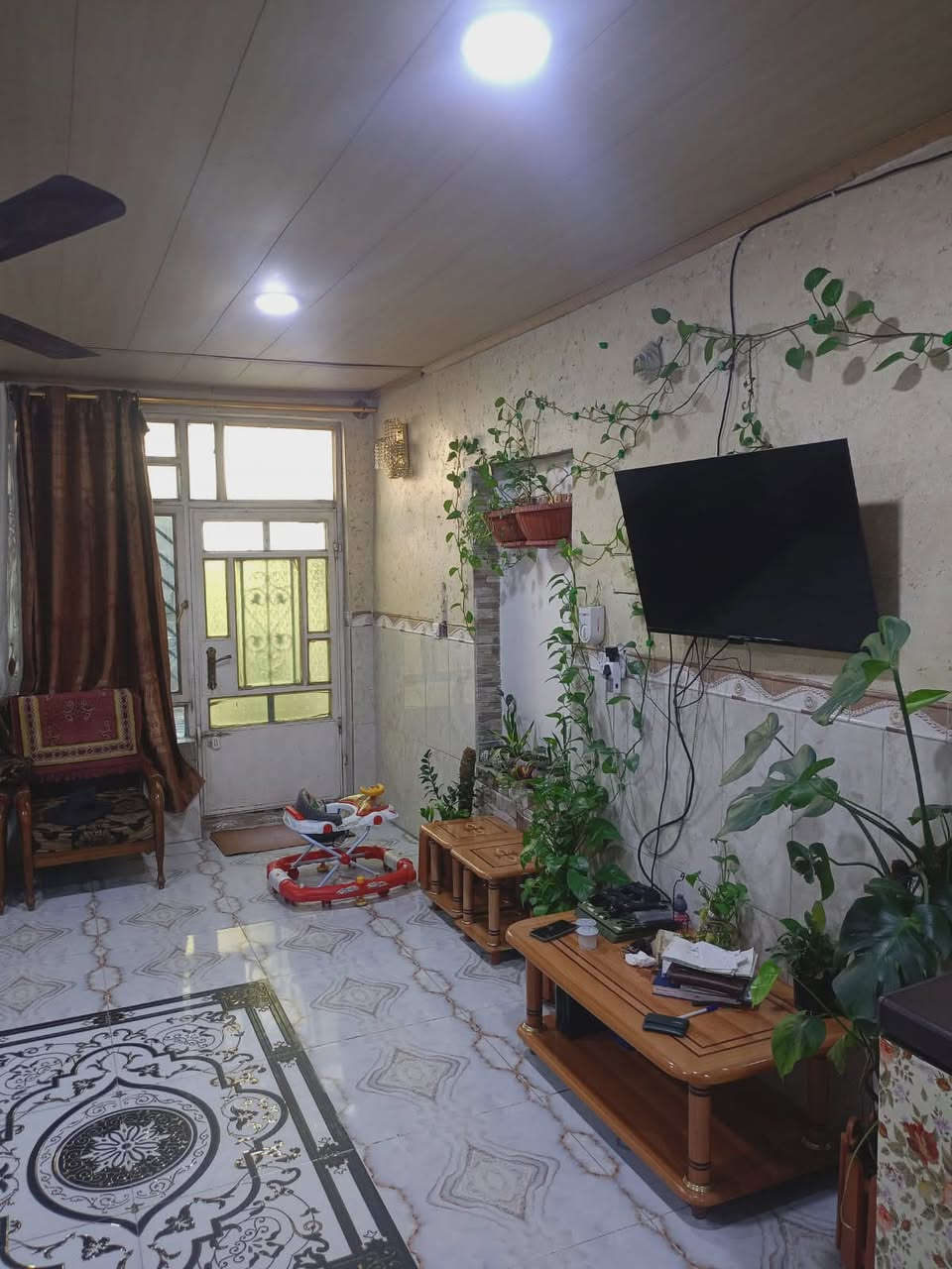 🏠 مشتمل  للبيع  
 موقع ممتاز جدا جدا جدا 
بغداد /الدورة /أبو دشير خلف السوق 💥 💥
📐 المساحة: 90 متر
🧱 الواجهة: 4ونص  × النزال: 20 م
📜 الدار طابو ملك صرف بأسم شخص واحد ✅

✨ المواصفات :
الطابق الأول :
  كراج + مدخل
🛋️ صالة واسعة
.        مطبخ
         منور صغير 
🛏️ غرفة نوم
🚿 صحيات كاملة 

🏡 الطابق الثاني :
🛏️ عدد الغرف 2
الغرفة الامامية كبيرة المساحة وبيها بالكون
🚽 صحيات عدد 2 كل غرفة وياها صحيات خاصة بيها

الطابق الثالث :
☀️بيتونه كبيرة وسطحين
 
المنطقة كامله الخدمات تبليط مي ارصفه كهرباء 
🏡 الدار درجة أولى وجاهزة للسكن فوراً 
💰 السعر 125 مليون فقط
 والموقع مميز جداً 🌟
📞 للاستفسار والاتصال يرجى المراسلة واتس اب على الرقم 💬
***********
ملاحظة :- غير متواجد على الماسنجر الاتصال واتس اب فقط 

عنوان الدار ابو دشير شارع جامع الرحمن
