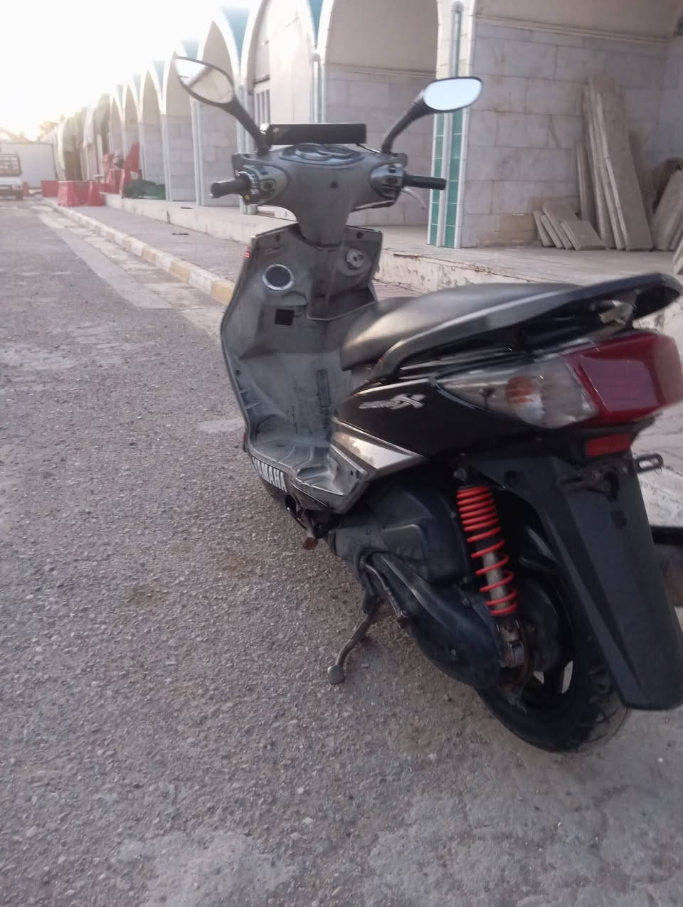 السلام عليكم دراجه سكنس للبيع دراجه رمبه اي نقص ما بيها ماكينه بلاديه ما مفتوحه كهربائيات شغاله برغي ما نقصها مكان بغداد العبيدي السعر 800 وبيها مجال حق الجيه الاتصال ***********
