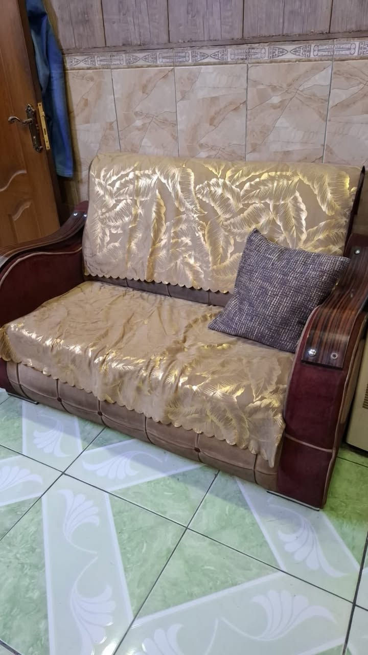 للبيع تخم كامل 3 كراسي و 2 طوال
الموقع بغداد حي القاهره 
***********
