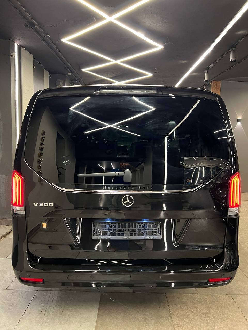 Mercedes V300 
Exclusive LWB
Model 2026
Zero
2000Cc 
237Hp
9-Speed Auto
Electric Doors

كراسي تسخين وميموري 
امبينت لايت 
سماعات برومستر 
جنوط 19 انش 
كاميرات 360

لون اسود فرش اسود 

السعر : ممتازه جدا ❤️❤️


**إذا كنت صاحب هذا الإعلان وتريد حذفه لأي سبب، رجاءا أرسل رسالة إلى الدعم الفني**