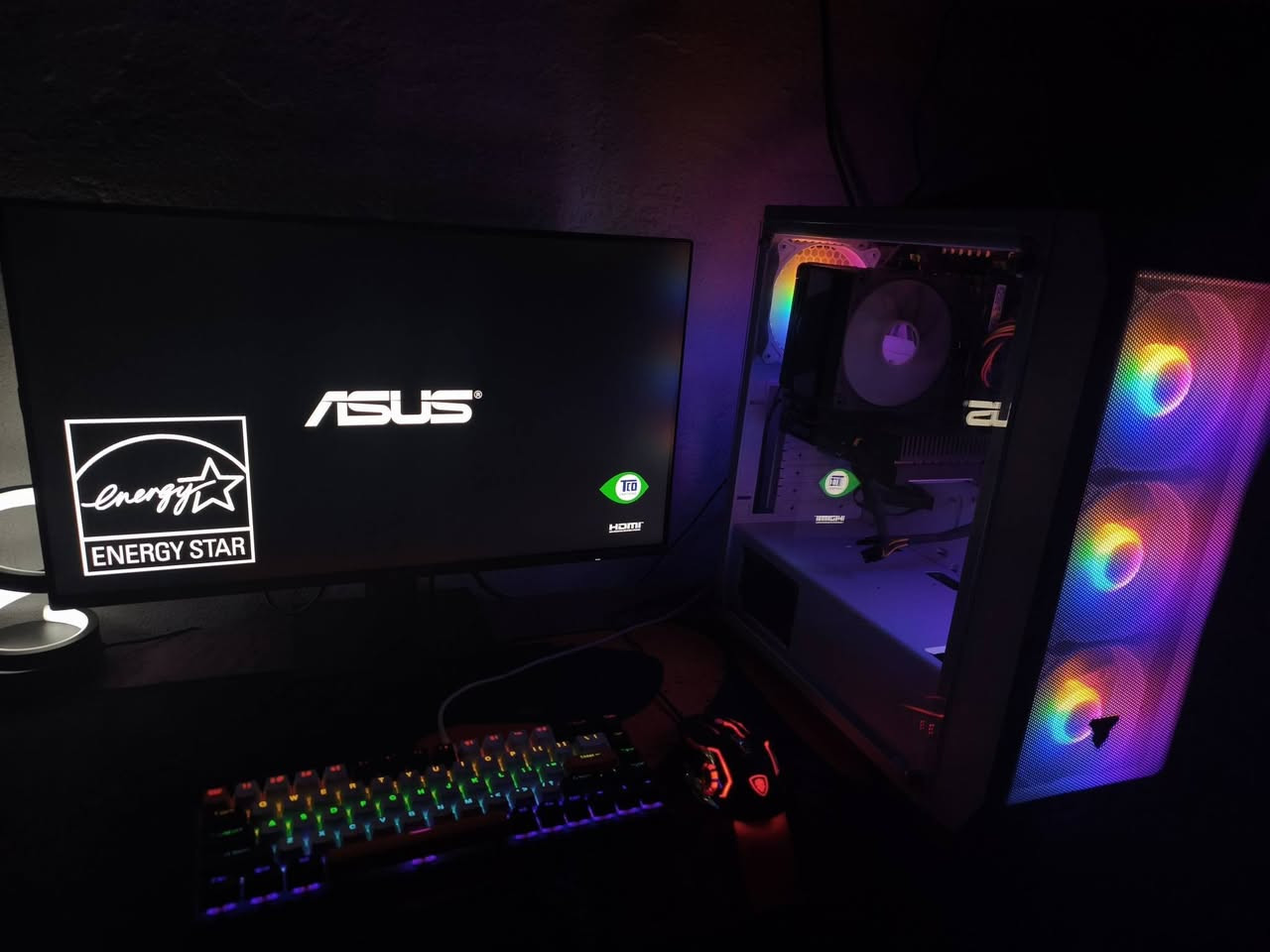 تجميعة مع ملحقات للبيع او مراوس لابتوب كيمنك
تجميعة كاملة مع ملحقات للبيع 

Mother:  X99 PR9
CPU:  e5 2667 v4 معالج نادر وقوي
CFan: Lovingcool LC-R6000 RGB
GPU: GTX 1660 msi حرارة 62 تحت الضغط
Ram: 2×8 2400 Hyper Fury
Disk: SSD 512 
Pw:   AeroCool PLUS Bronze 80 ( 500w) 
Case:  White 4 fan rgb نظيف جدا

شاشة Asus 120Hz استخدام يوم واحد

كيبورد ميكانيك 60٪ ارجيبي عربي انكليزي
ماوس ارجيبي
سماعات راس ممتازة
باد ماوس طول متر نظيف جدا

القطع جديدة الكراتين موجودة فقط الكارت مستخدم

سبب البيع هواي اتنقل اريد مراوس بلابتوب گيمنك او بيع ( 650 وبيها مجال بسيط) 
مكاني بصرة خور الزبير
واتساب ***********
