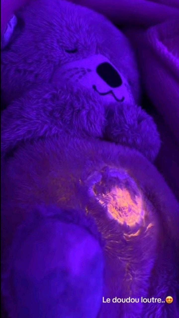 دمية الدب النائم 🧸❤️
دمية سوث اند سناجل اوتر دميه موسيقية مخملية للأطفال👶🏻 الرضع من براند فيشر برايس👶🏻 
اصلية درجة اولى 💯💯

✨​دمية على شكل حيوان الدب 

✨لهاية وموسيقية بحركة "التنفس"

 ✨للأطفال من سن الولادة فما فوق

​✨اكتشافًا حسيًا لتنشيط حواس الرؤية
 والسمع واللمس لدى طفلك

✨​تحاكي الدمية على شكل دب 

✨✨الحركة الإيقاعية للتنفس لتهدئة طفلك بشكل طبيعي

✨​قابلة للتخصيص مع ما يصل إلى 30 دقيقة من الموسيقى والأصوات

، ✨والتحكم في مستوى الصوت، والأضواء الخافتة

✨​أقمشة فائقة النعومة؛ يمكن غسلها

 ✨يغسل في الغسالة مع إزالة الإلكترونيات

✨الباقي فقط اللون البنفسجي 🟣

🚘يوجد خدمة توصيل لجميع محافظات العراق ٤ الاف🚘


**إذا كنت صاحب هذا الإعلان وتريد حذفه لأي سبب، رجاءا أرسل رسالة إلى الدعم الفني**