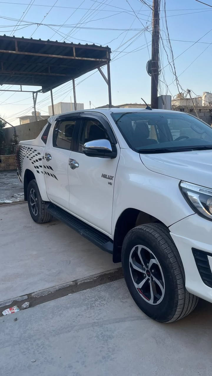 السلام عليكم هايلوكس 2018TRD مراوس بتاهو او لاندكروز حسب القناعة السيارة كير محرك تبريد كهربائيات حدادية بدون نقص بيهة البنيد وصفحة السائق صبغ بدون دواخل للعلم محرك 6سلندر فور ويل رقم الهاتف *********** واتساب او خاص فقط رقم مميز بأسمي تحويل ثاني يوم
