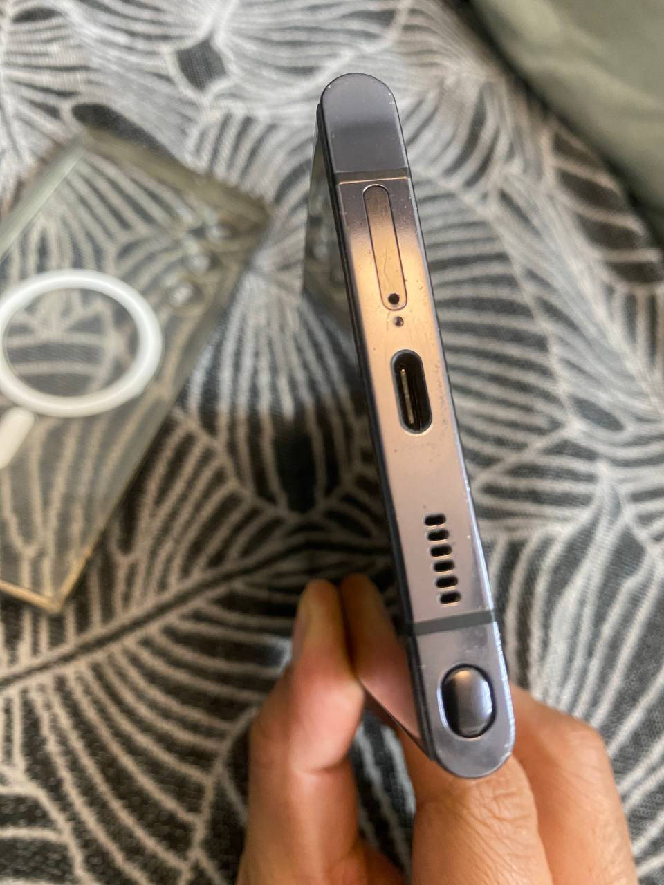 السلام عليكم سامسونك اس ٢٢ اللترا ذاكرة ٢٥٦ جهاز اخو الجديد بدون ملحقات بي شاشة ضد الكسر وكفر وكيبل شحن فقط اريده ب٥٠٠ الف قفل مكاني بغداد البياع رجاء بدون عملة وهذا رقمي ***********
