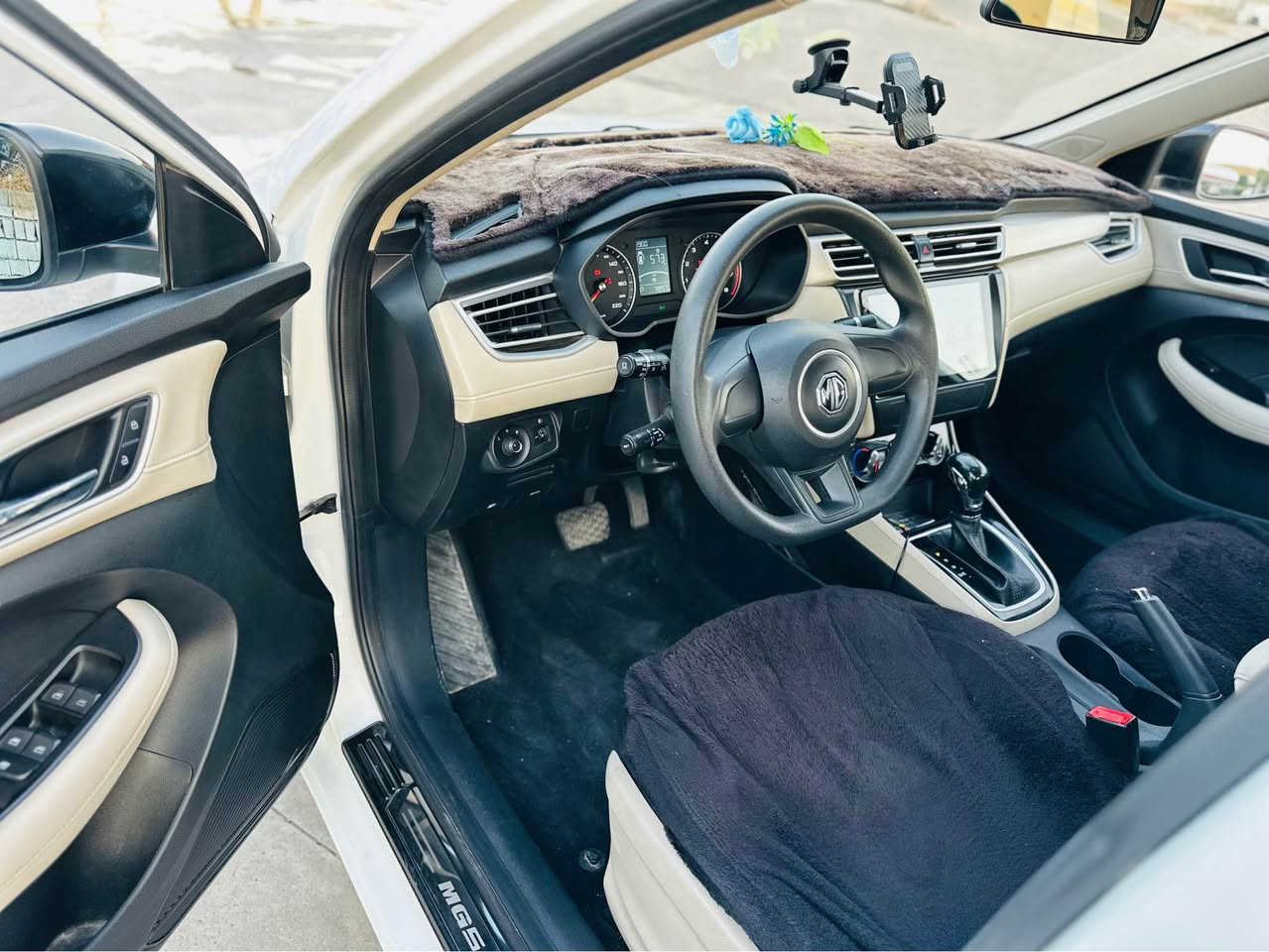 ام جي     ،،،،.     2023   **  كلين 

                                                98    $              

      ***********   📞*** *********** 📞

موديل:٢٠٢٣ 
* سفر شريكة
العداد: ٧٠   
مواصفات :   معروفه 
-ستيرن بلاد
-جناح بلادي
-داخل كريمى 
-كوشن جك  
-تبريد لمس
-سويج كونترول 
-بلاجيكتور
-مرايات كهربائية
-تدفئة + تبريد 
ع سلف
- شاشه
-كاميرا
-خمس ويل كب 
-حساسات 
خلفي 
-دشبورد زينون 
-تحديد سرعة 
-
-سيارة :  
- كلين     
شبر بارد بالباب
 فقط
* بدون صبغ
* بدون بارد  
_* بدون رصعه 
شرط 
- محرك:  شرط مامفتوح 
-كير: شرط مامفتوح 

-دهن كير محرك 
جديد
باتري جديد
كهربائية ع شريكة
-رقم سليمانية
دولي
-هززه وبراد 
كله جديد
سنويه جديد 
لحد ٢٠٢٩
-سياره لوك 
-كابون بانزين

سعر :   ٩٨
    
مكان :  قرهنجير 

***********      📞              واتساب  *********** كركوك, العراق
