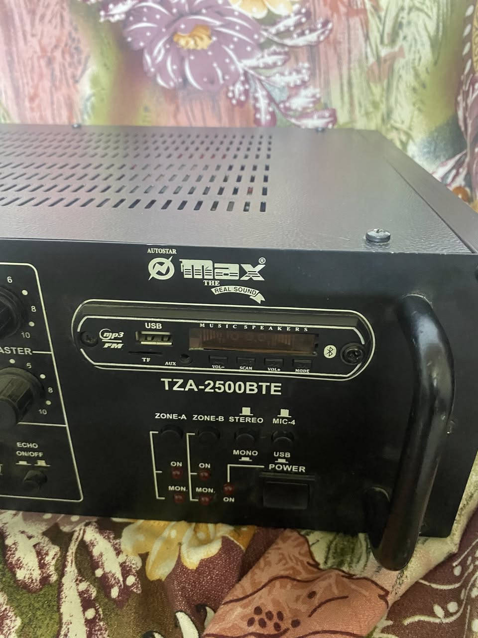 امبلي فاير الطول 60 سانتيم
اواكس وفلاش وبلوتوث 
السعر 150
وزنه يمكن بيه 30 كيلو
يشغله 8 سماعات
توصيل موجود
***********
