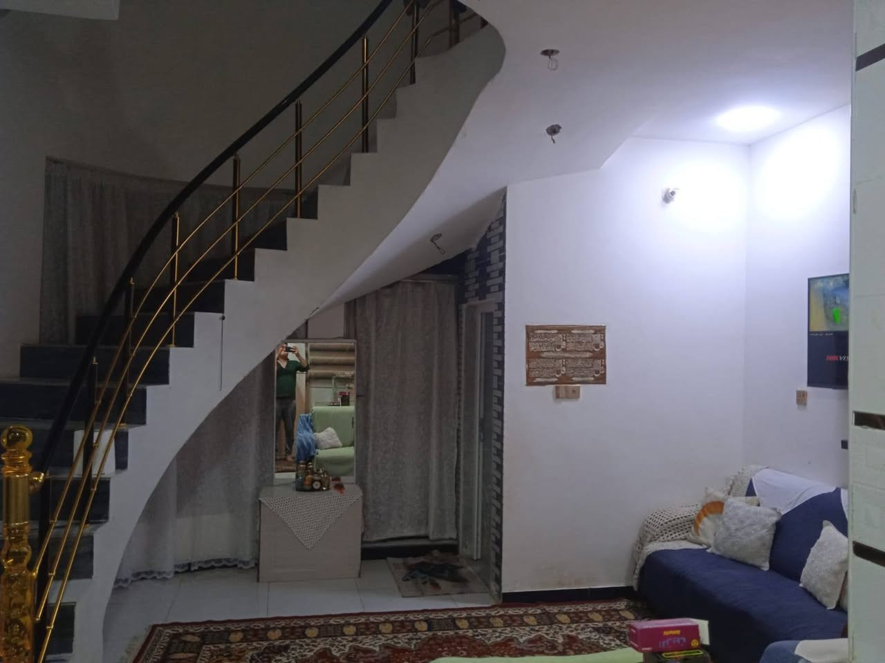 يتوفر دار سكن المساحه ١١٧ متر مربع داموك شارع الحوراء زينب
طابقين بناء حديث بناء درجه اولى
للاستفسار على الرقم
***********
