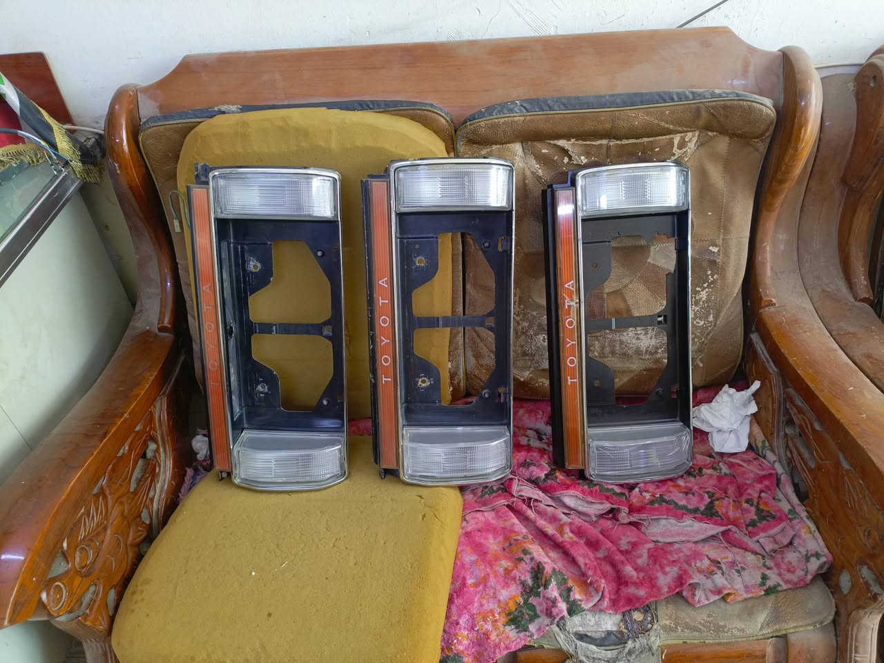 سلام عليكم
من رخصت الأدمن 
مزدات للبيع هارتوب طويل
كاعدت رقم
حاجب بكلايت ايسر
تواصل / ***********
