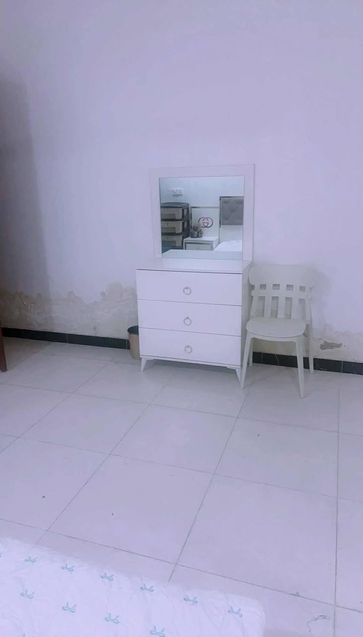 السلام عليكم شباب غرقه نوم للبيع 
العنوان بغداد مشتل
5قطعه نضيفه كلش ما مستعمله  هواي***********
