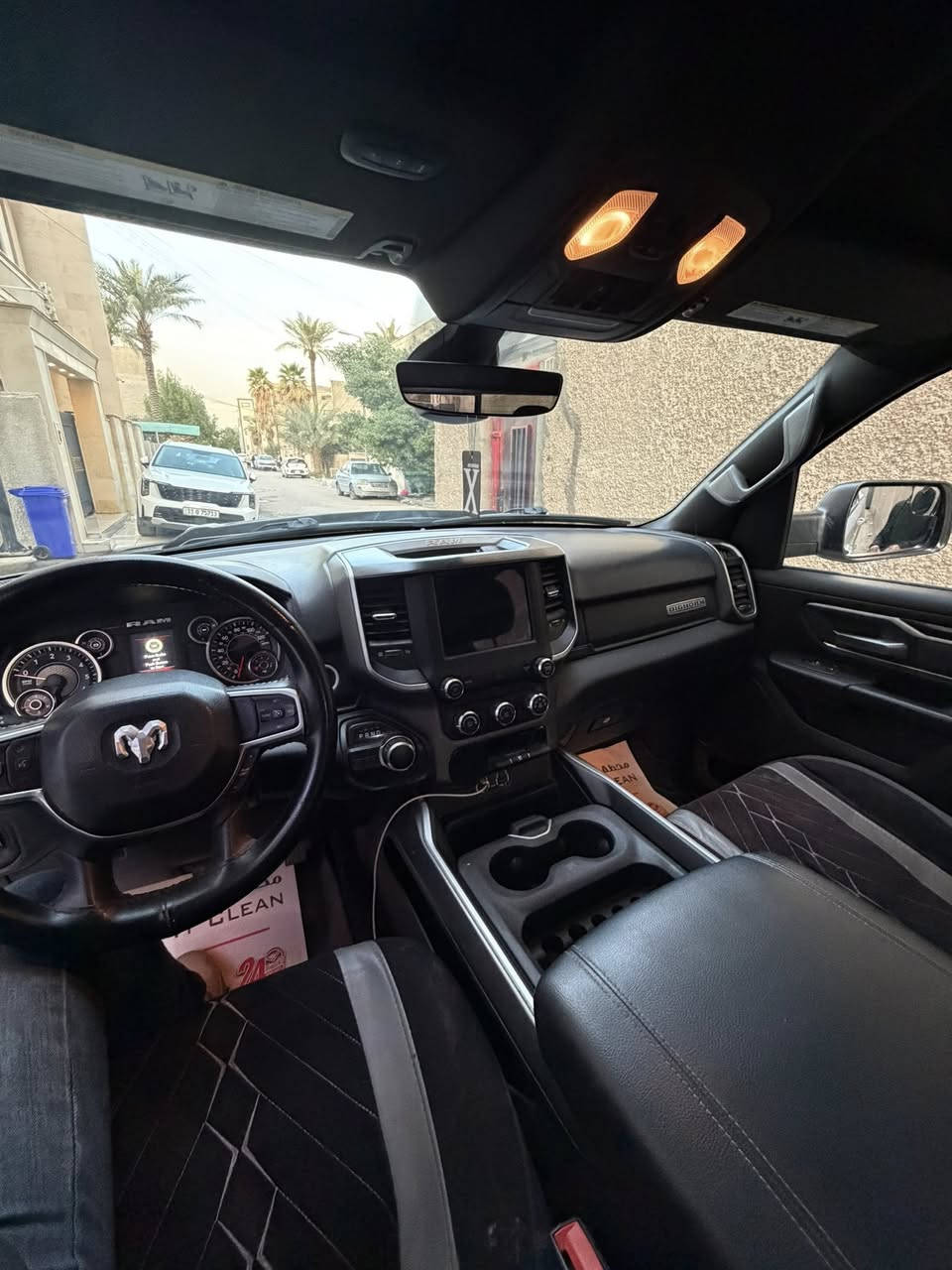 دوم رام للبيع 1500 بك هورن موديل 2021
باب طويل بدي قصير المرغوب

ماشيه ٩٣ الف

مواصفات ال بك هورن معروفه

السعر /270 ورقه 

للاستفسار على الرقم /***********
