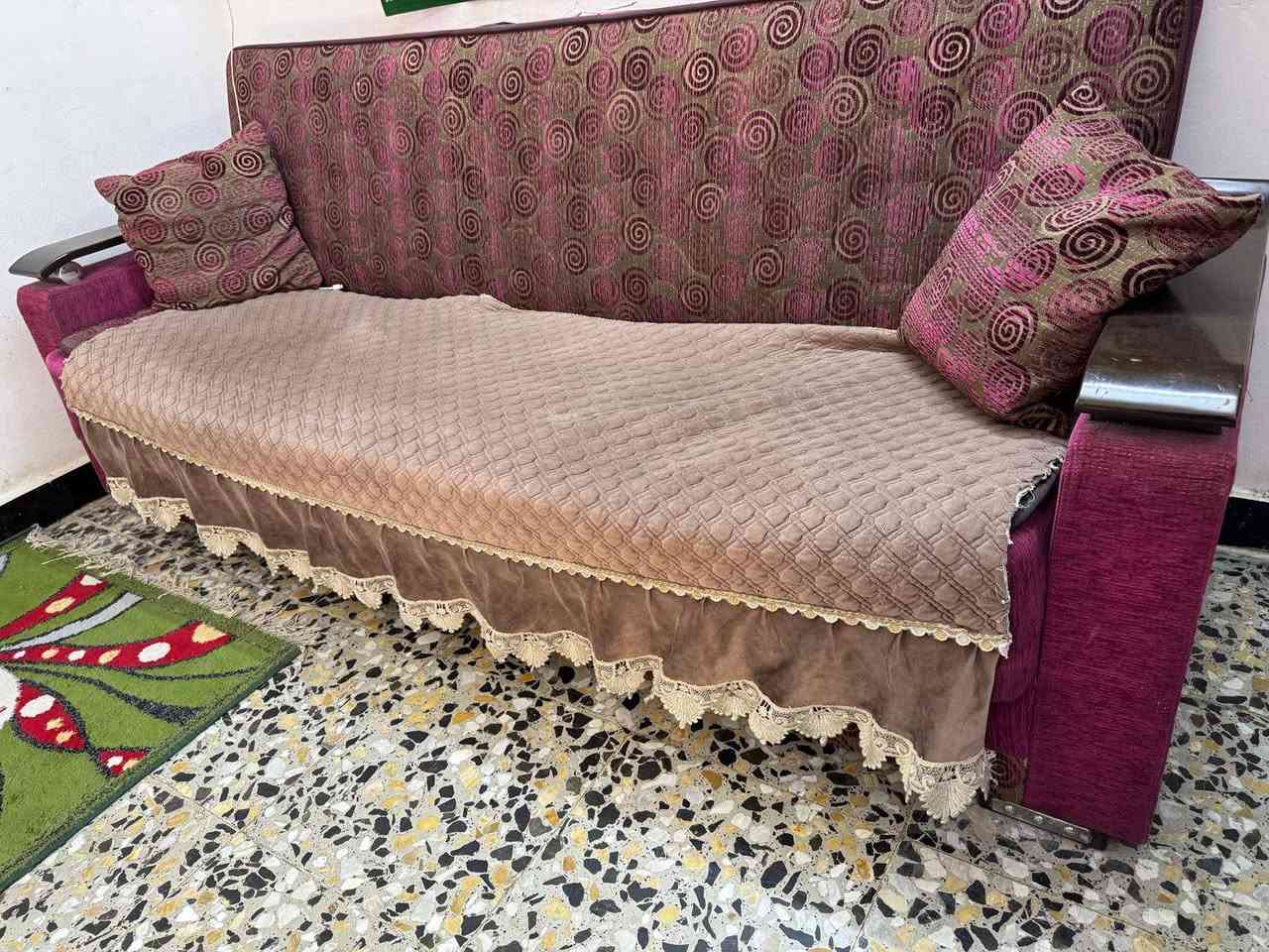 سلام عليكم تخم للبيع خمس مقاعد وبي ضرار بسيطه ***********

