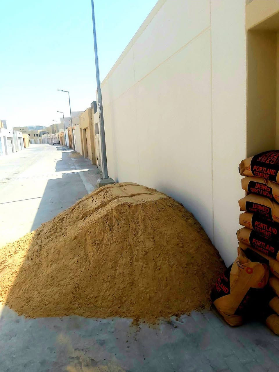 سلام عليكم تصعيد كافة مواد على ظهر شتاكير وزميج وتصعيد مواد رمل  اي شي تنكير تفليش  بيوت تنضيف بيوت من انقاض تحويلة مال بيت تحميل حاويات . بكاني بغداد لي يحب او وتساب يتصل*********** وبل خدمة
