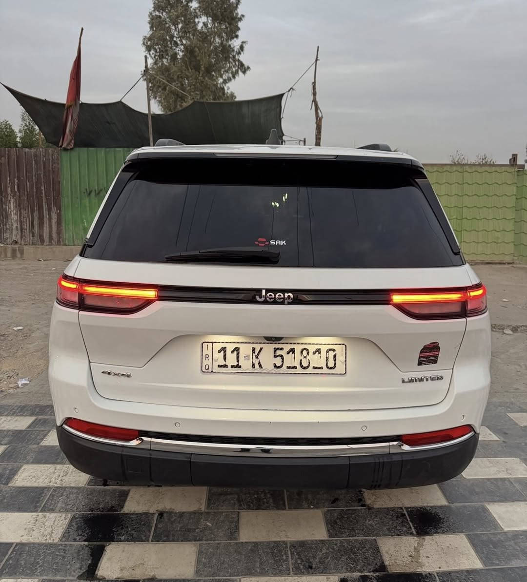 السلام عليكم لبيع جيب كراند شيروكي مديل 23لمتدد
مواصفاتها معروفه
ماشيه 20
رقم بغداد بسمي 
حادثها سرقه وسستم شاده بلادي بدون صبغ
العنوان بغداد البلديات ***********
