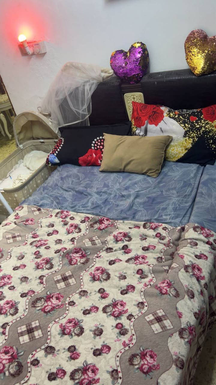 غرفت نوم كنتور 2 متر جربايه نفر ونص ميز توليت يعني 5 قطع شرط تركيه الصليه سعر غرفه 390 قفل بدون  كربلاء الحر *********** رفه شرط تكمه 👍
