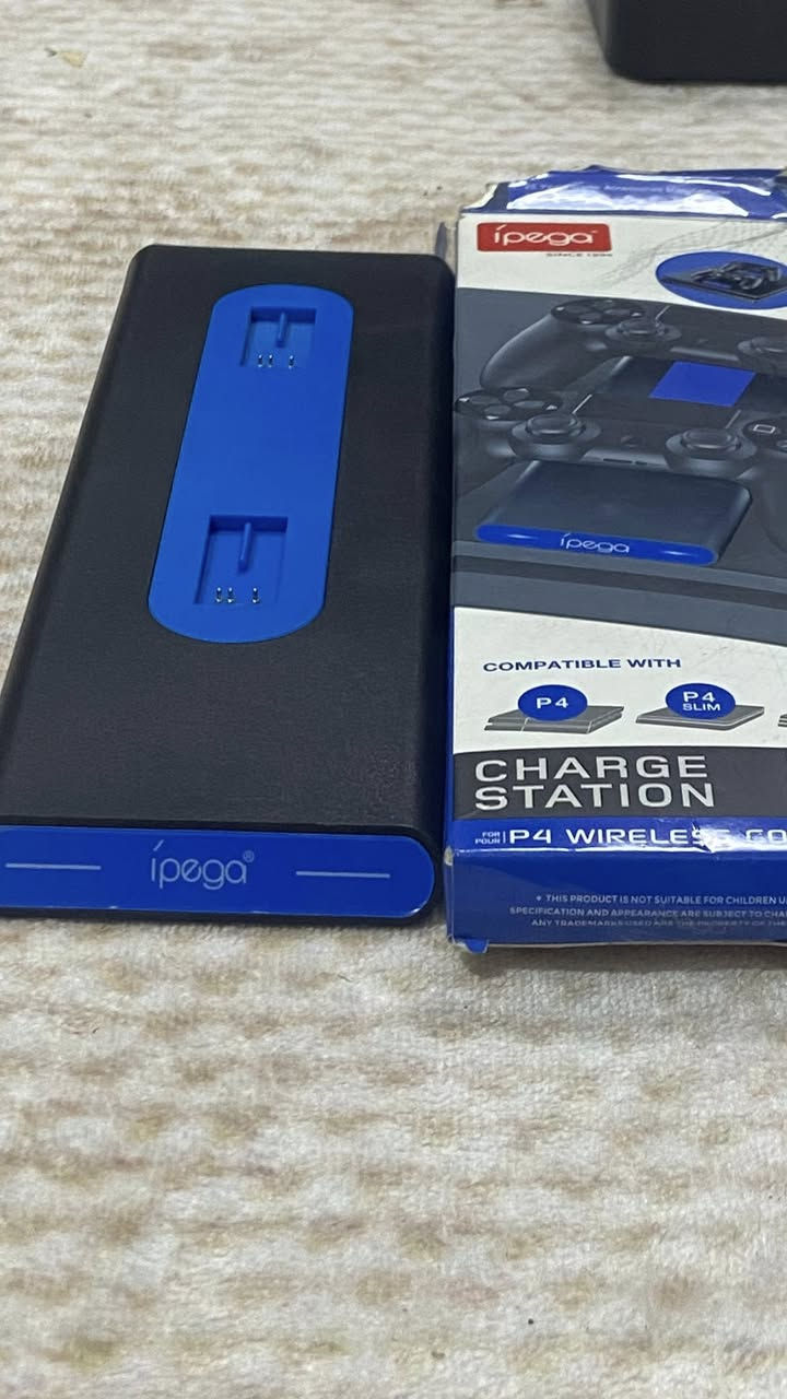 شاحن وايرلس PS4 iPega للبيع - ممتاز، يشحن يديتين  بس معوز قطعة شحن الدوكرز 
منفذ USB 3.0 
متوافق وي كل اصدارات البلي ( PS4 fat , PS4 Slim , PS4 Pro )
ضمان فحص عند الاستلام 
السعر : 12 الف 
التوصيل مجاني 
عندي توصيل لكل العراق 
العنوان : بغداد ، الزعفرانية ، الاربع شوارع 
للتواصل خاص او واتساب : ***********

