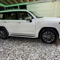 لاندكروز موديل 2023 VX ساز  ماشية 23 رقم بغداد رقم مميز  سيارة مكفولة ...