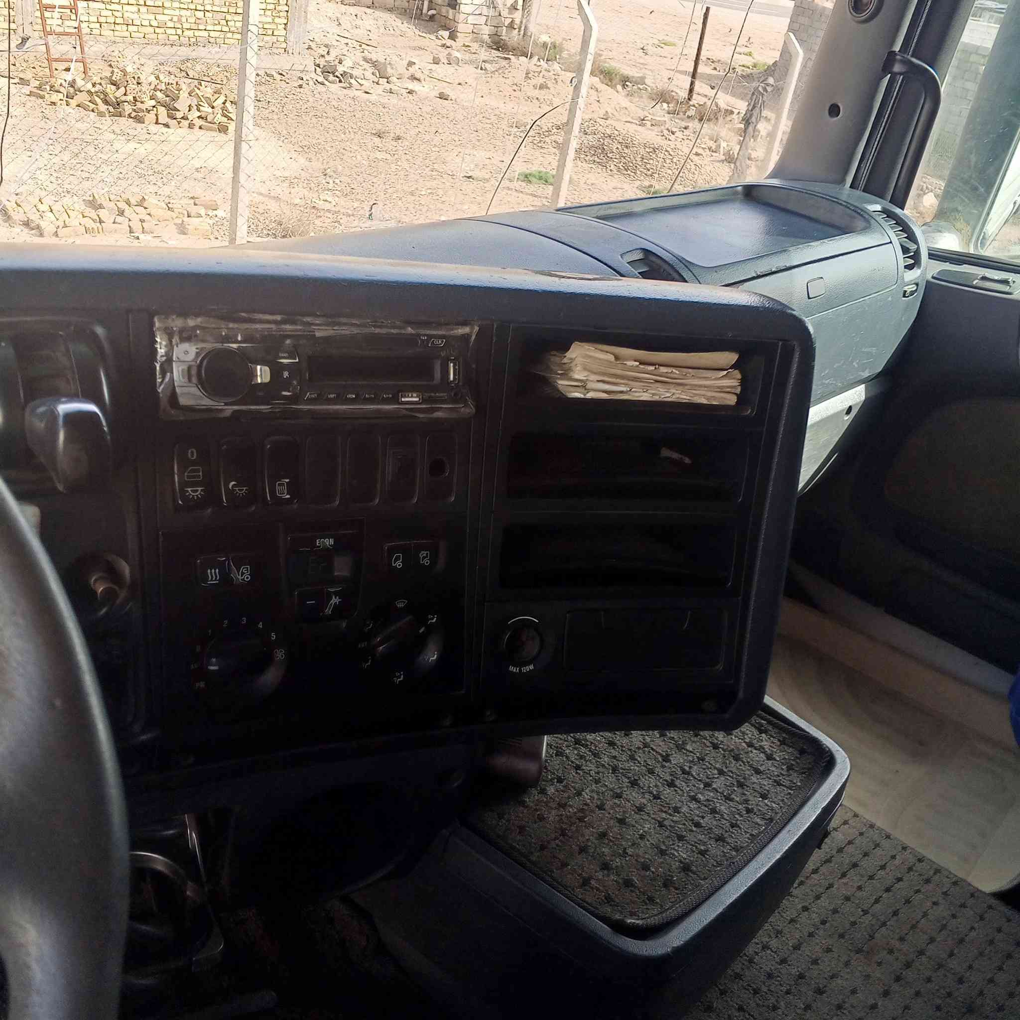 من رخصت الادمن سكانيا بومه موديل 2006مكينه6انجكسن كيركوبرا سنكل مزدوج شاصي امبطن او مكفول للبيع ملاحظه لايوجد تحويل تباع واقع حال السعر 150 وبيه مجال لللاتصال على الرقم ***********او***********
