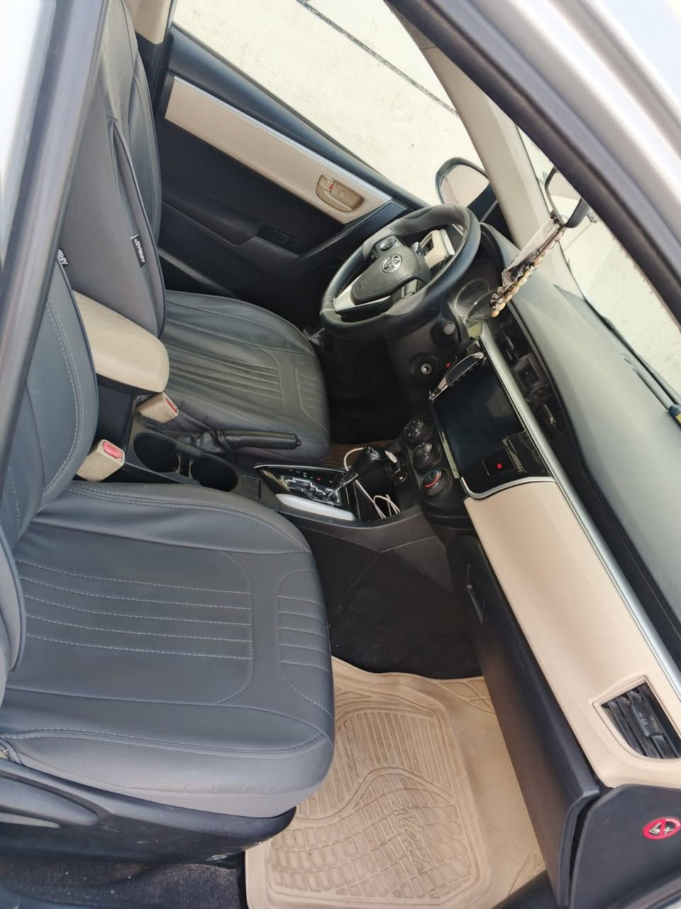 سلام عليكم
رمضان كريم 

للبيع فقط كورلا 2014 خليجي  محرك 1800  

السياره حادثه جاملغ وبنيد  وسوناره موجود السياره كفاله كير محرك ترايك وين ما تريد تبريد ثلج شاشه كامره سستم صوت 
السياره متعوب عليه ونضيفه معنا الكلمه مكاني الرمادي  
 السعر /130 $ وبيه مجال 

للاستفسار اتصل ***********
