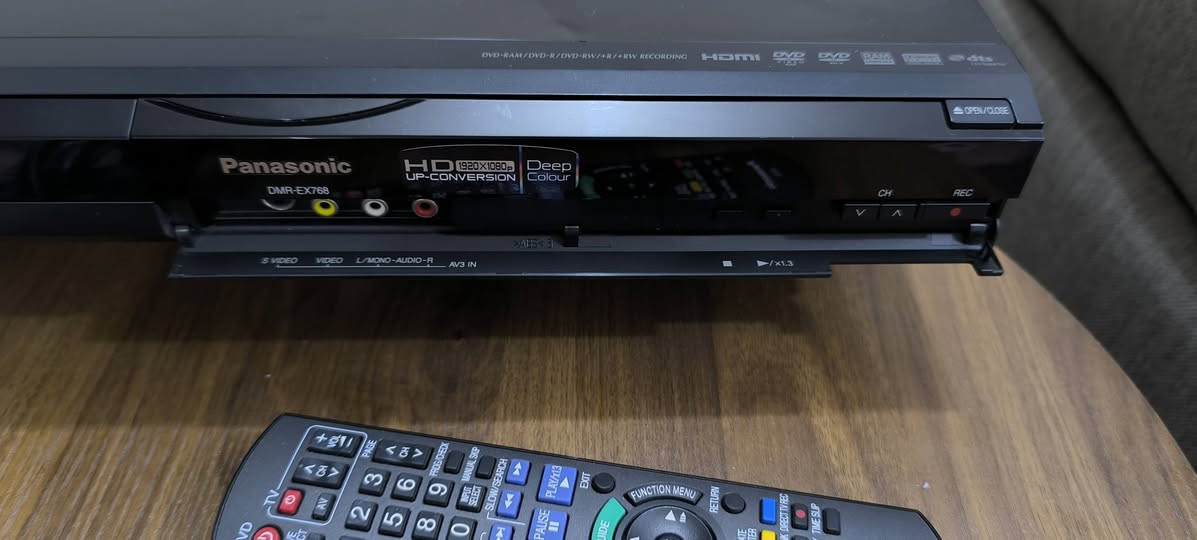 السلام عليكم
جهاز DVD 
ماركه Panasonic 
صناعه سلوفاكيا 
يحتوي على هارد ديسك 160 كيكا 
مخرج HD.AV
كامل شغال 
مع الريموت كنترول 
السعر 40 الف 
التوصيل 5 بغداد 6 باقي المحافظات


**إذا كنت صاحب هذا الإعلان وتريد حذفه لأي سبب، رجاءا أرسل رسالة إلى الدعم الفني**