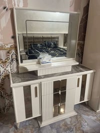 غرفه اخشاب • نظيفه • للبيع