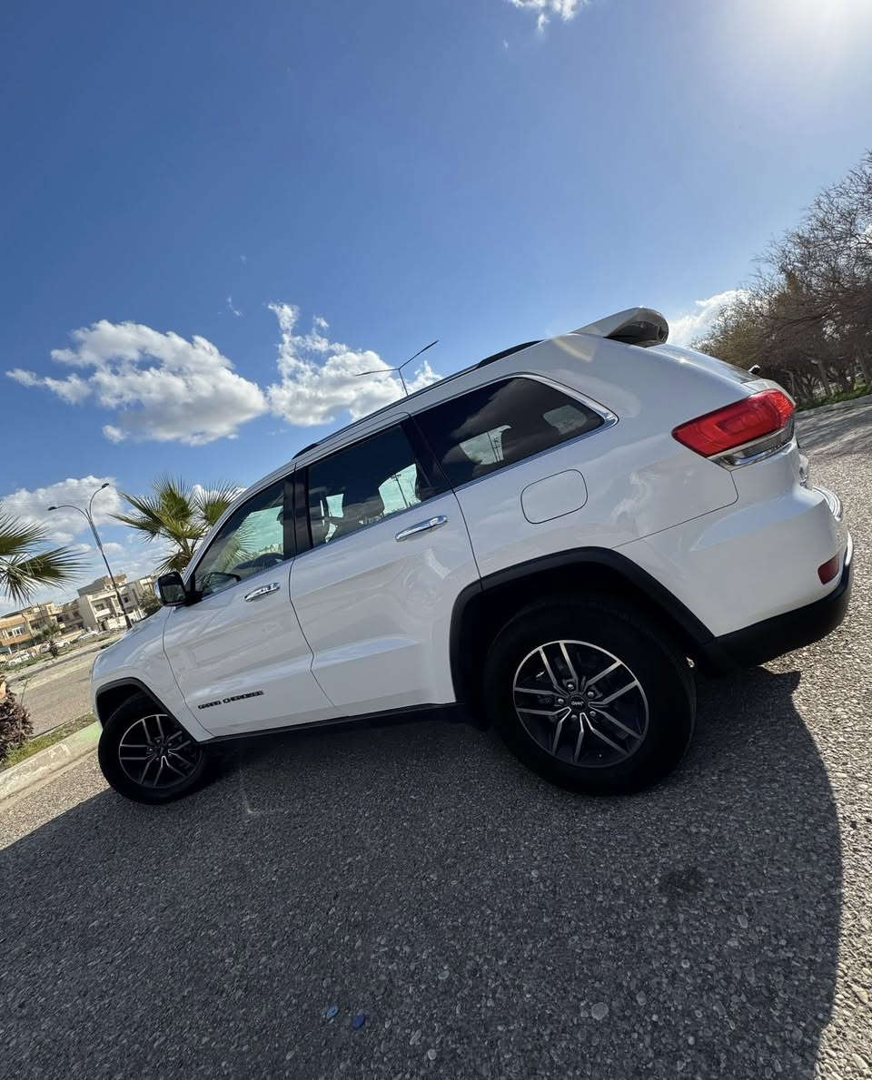 سلام عليكم للبيع
جيب 2020 مكفوله  4*4
وارد امريكي كلين جديدة السياره 
موصفات لاريدو 
فور ويل 
شاشه جبيره
بصمه شغال
رقم اربيل تحويل مباشر 

 السعر 233 ورقه

***********
