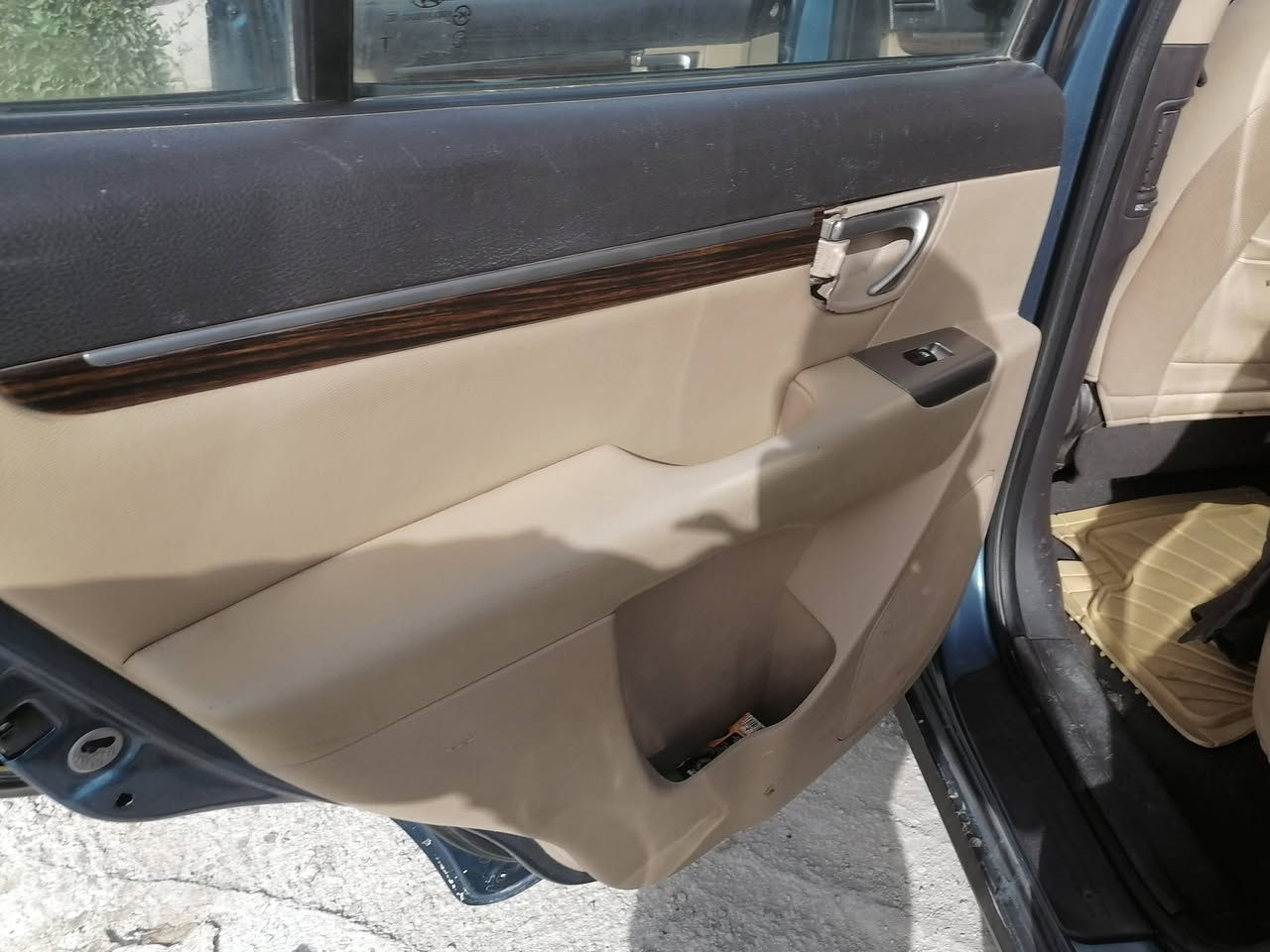 سنتافي 2012
رقم دولي بيه جاملق وباببين على بارد مكينه 6سلندر 3500
7راكب تدفئه وتبريد تحولين مباشر السعر 140 وبيه مجال
للاتصال ***********
