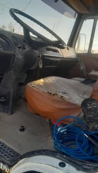 شاحنة • للبيع