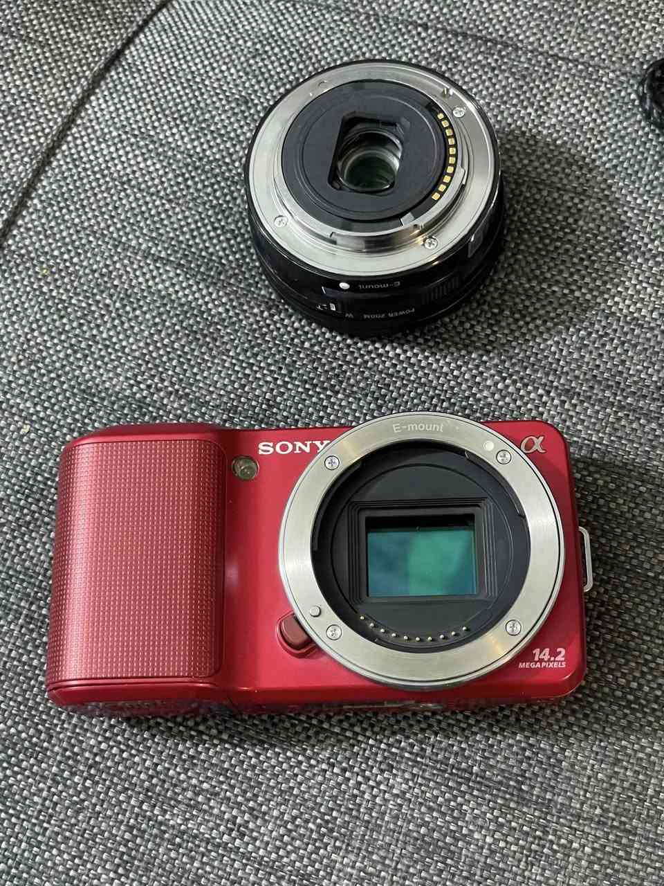 للبيع او المراوس sony nex 3
السلام عليكم ، كاميرا سوني ميرورليس مع عدسة سوني e mount 16-50 , شاشة متحركة ، اوتوفوكس يتتبع الوجه والابتسامة ، مع شاحنة وبطاريات ٢ الكاميرا والعدسة شغالات بشكل ممتاز بدون اي مشاكل 
السعر ٢٠٠ الف بيع او مراوس بشي اعلى وانطي فرق 
عنواني بغداد رقمي *********** ( لا يتوفر توصيل)
