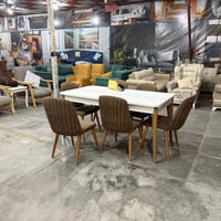 عندي هذا ميز طعام سعر 300 الف 6 كراسي جديد ماركه توصيل موجود للحجز وات...