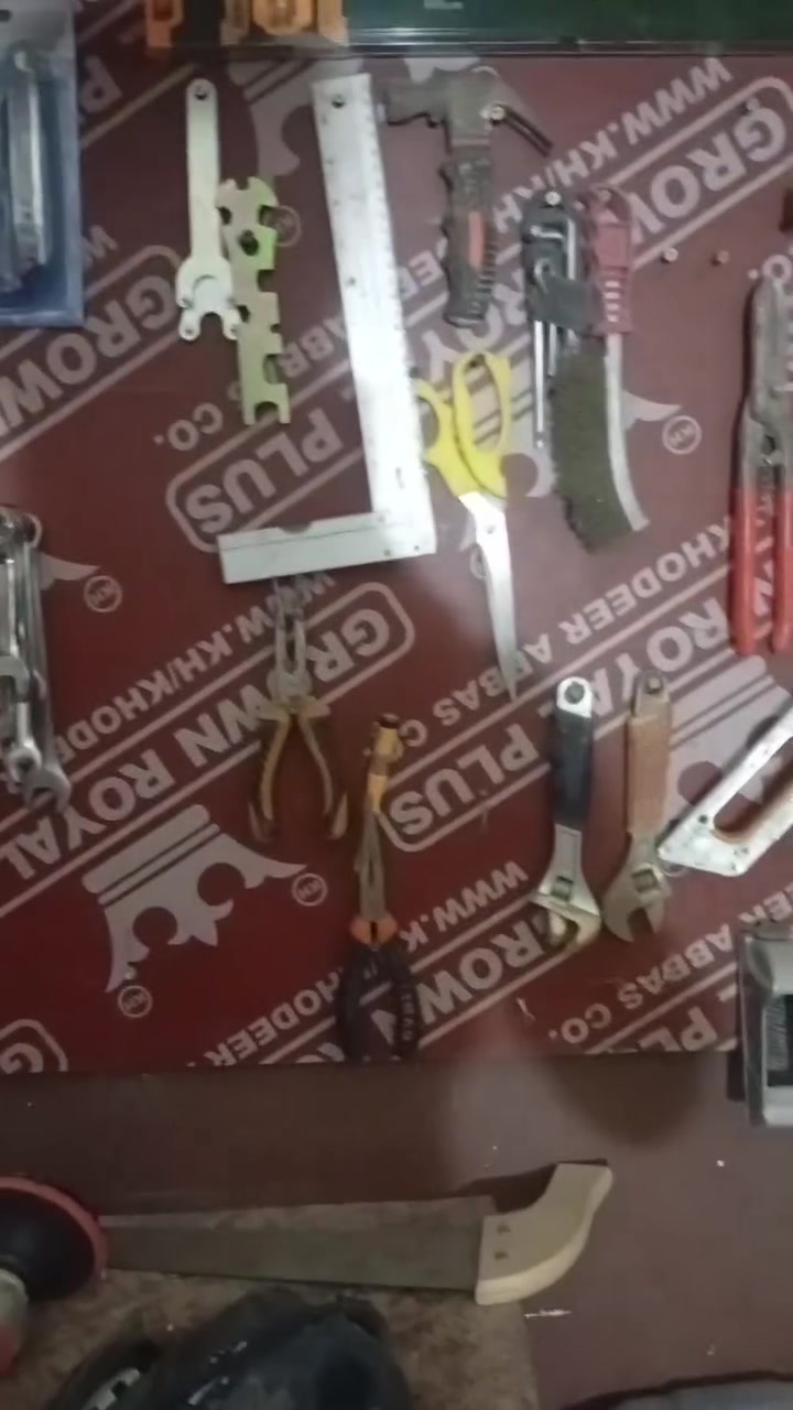 سلام عليكم حبايب تسكا أو عده كامله لبيع من كوسره ومن شار تخريم وفريز وضرباته مثل ما واح هواي غراض مال محل كامل بغداد تصال ***********
