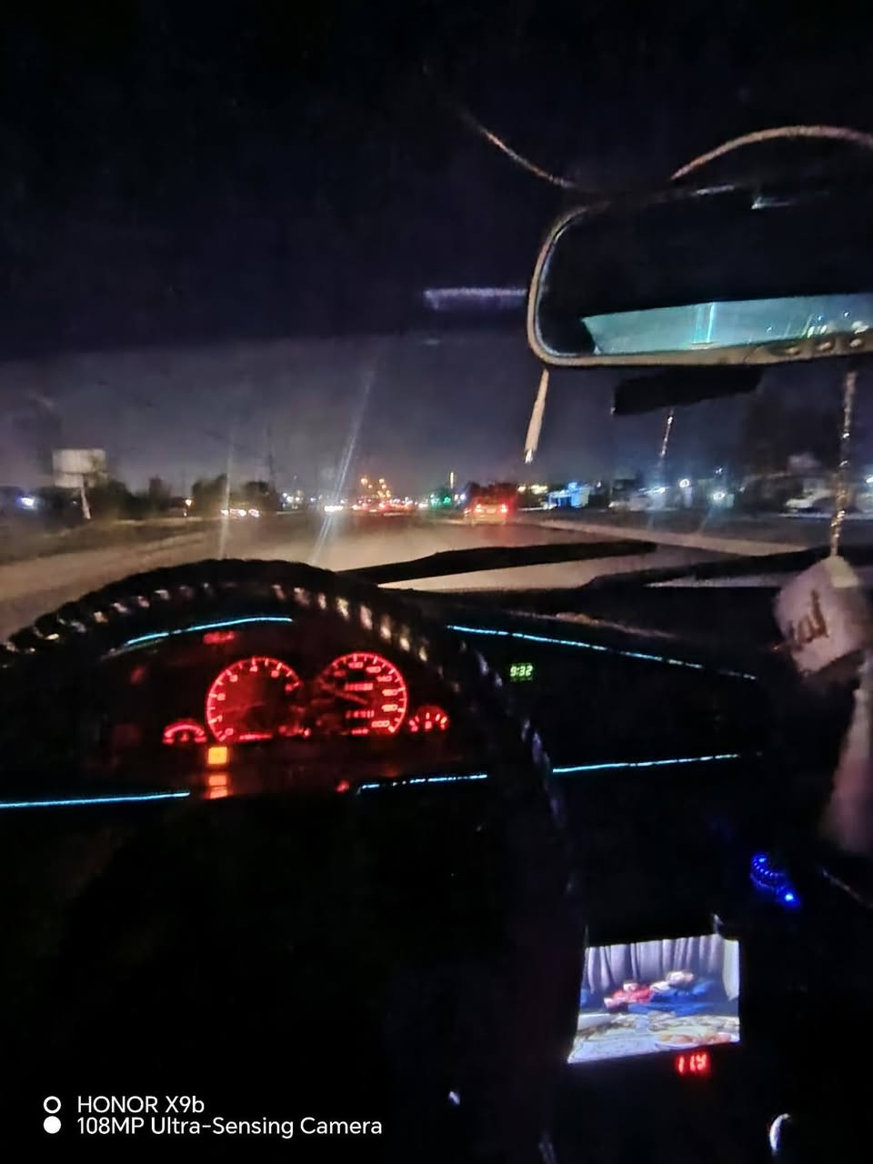 مازدا 626.  1991
8 بخ 
رقم نينوى   بأسمي  سنوية 26 كابون بانزين بيها 
مصبوغة عام جمالية 
كير ومحرك شرط لا صرف ولا نفخ 
طخم تاير جديد 
كهربائيات كلها شغالة 
باتري جديد
طخمها جديد 
السعر 32 وبيها مجال بسيط 
للاستفسار (***********)(***********)
