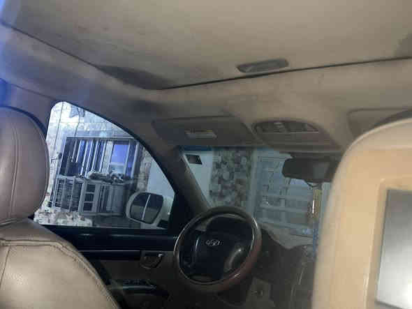 من رخصة الادمن سنتافي موديل 2011 باسمي فول موصفات 
7 راكب 
بصمة بيبان وتشغيل 
مكينة 6 سلندر 
تبريد 3 قطع 
باسمي تحوي ثاني يوم 
عداد المسافة  166 الف ماشية 
عارضه 150 مكاني بغداد المعامل رقم ***********
