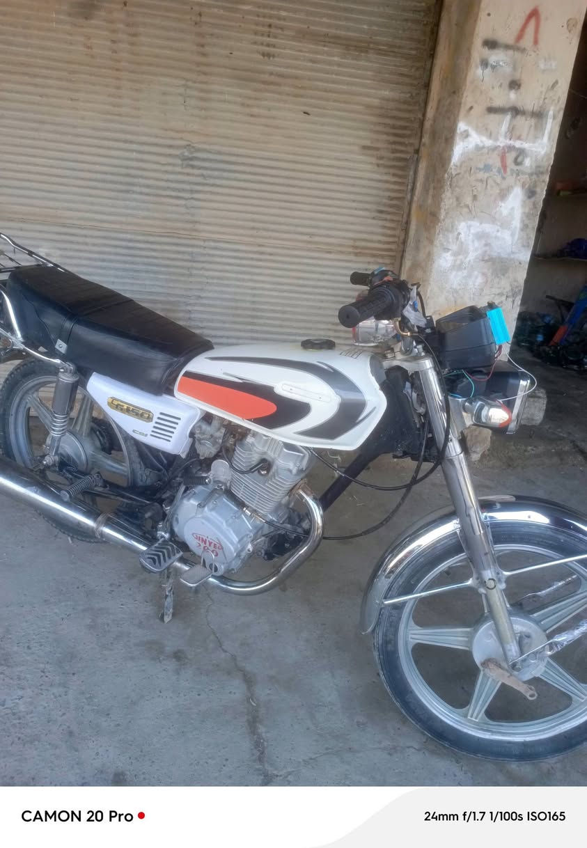 السلام عليكم ماطور للبيع  كبوس ابو الكله موديل 2017 نضيف اي نقص مابي شغل ومشي سعرر 350 وبي مجال 
للتواصل 
مراسلت الحساب 
او الاتصال ع رقم الهاتف /***********
