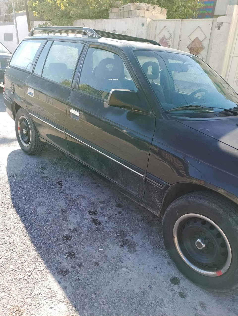 السلام عليكم اخوان اوبل استرا للبيع موديل 93 صدر امامي وخلفي جديد محرك لانسر كلابه اربع طيارات جديد رجاء لا احد لا يراسل على الخاص مسدود الخاص 32 وبمجال بسيط للطيبين ومكاني كركوك وهذا الرقم ***********
