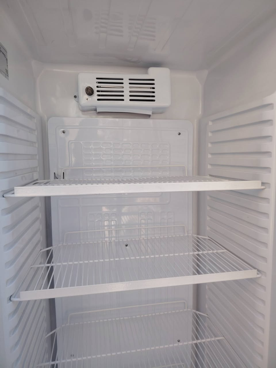 السلام عليكم ورحمة الله وبركاته عارضة حجم كبير للبيع جديدة غير مستخدمة ***********
