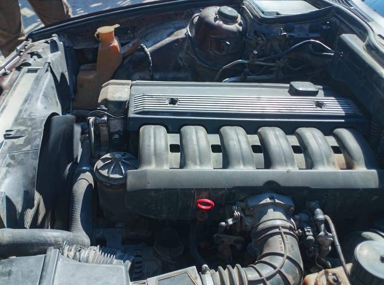 سياره بي ام حجم 5025 فول اوتوماتيك داخل جلد مصبوغه للجماليه تبريد شغال موديل 91 شمالي رقم انكليزي سعر 85 وبيه مجال***********
