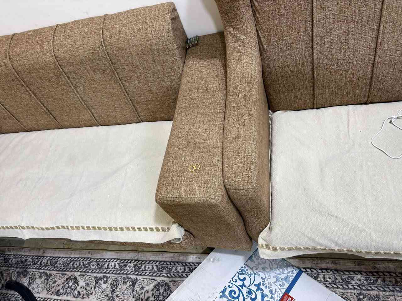 للبيع (تخم وكاونتر) التخم قطعتين  ٣ نفرات وقطعه نفرين وقطعتين ام النفر والكاونتر ٣ قطع مثل ما موضح بصوره مكاني البنوك بسعر زين تواصل خاص او واتساب ***********
