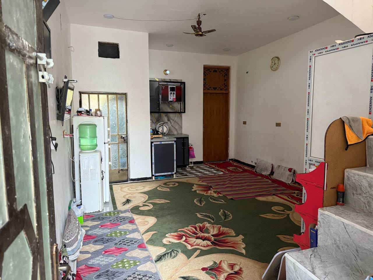 مشتمل للبيع طابو زراعي سند 25
الموقع حي بابل مقابيل الطاقه 
المساحه 100م 
واجه 5م 
نزال 10م 
يتكون من غرفه مع صاله وستقبال مع مطبخ مفتوح مجمع صحيات خارجي وداخلي منور المشتمل كامل من كلشي 
سعره 47 وبيه مجال 
للاستفسار اكثر يرجو التواصل معنا عبر الارقام التاليه 
***********ابو ايليا السلطاني 
*********** ابو مؤمل السلطاني 
*********** ابو ايليا السلطاني 
او زيارة مكتب القمه للعقار الكائن في بداية شارع المعاره طريق الزوار قرب الصيدليه الجديده قبل مدرسة معادن الحكمه
