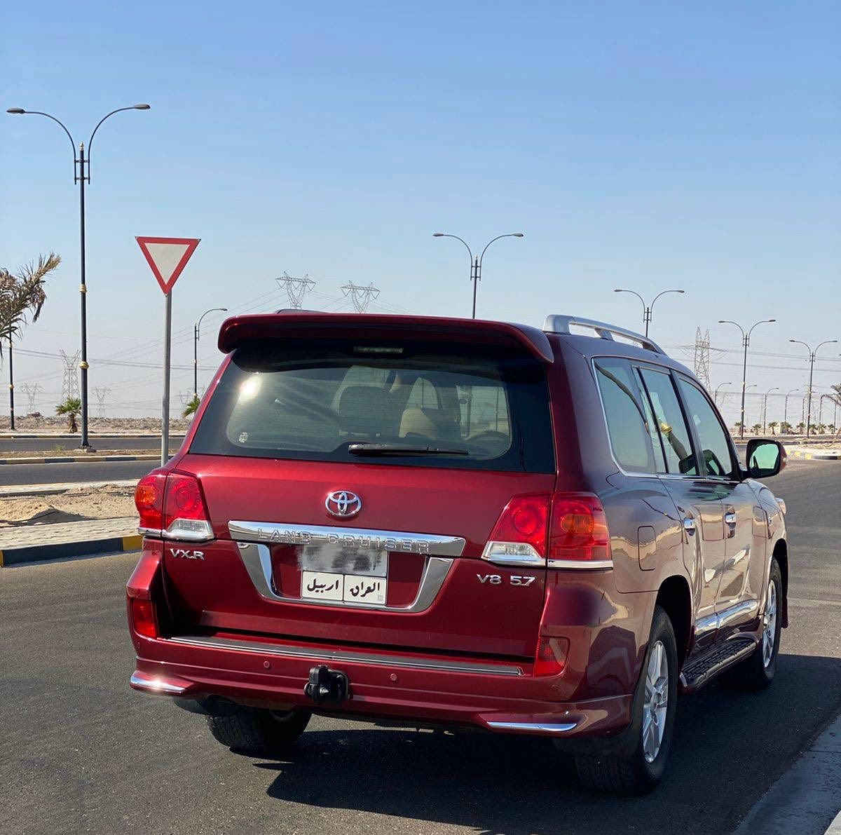 السلام عليكم   للبيع 
لاندكروز فكساره موديل  2013  ابريم اللون ماروني 

 مواصفات لكزس 

‏VXR 5700 فول مواصفات 1/1
8 سلندر
الموديل 2013 تكمه وسنويه 
رقم اربيل بأسم شخص   
المواصفات 
عداد المشي 200  الف 
محرك 5700 العداد 260 
نظام صوت JBL
كامرات 360 درجه 
الداخل جلد بيجي اصلي
الكراسي جلد كهرباء اثنينهم كرسي السايق 3 دكم الكراسي الاماميه تبريد الكراسي ذاكره 
الاستيرن كهرباء 
كامرات محيطيه ٣٦٠
الصندوك كهرباء شفط 
دفدي بالقماره اصلي 
السياره فول مواصفات لكزز  
السياره مكفوله من الصبغ والبارد فقط الدعامية الامامية    
الباقي كفاله عامه 
السياره جديده بمعنى الكلمه 
انظمه قياده 
طفايه 
ارباكات 
علماً السياره جديده وما تصرف عليهه ربع تخم تاير جديد شاده صيانه كامله مسويله 
العنوان البصرة 
اي استفسار تكدر تتصل على الرقم *********** او تراسل ع الوتساب
