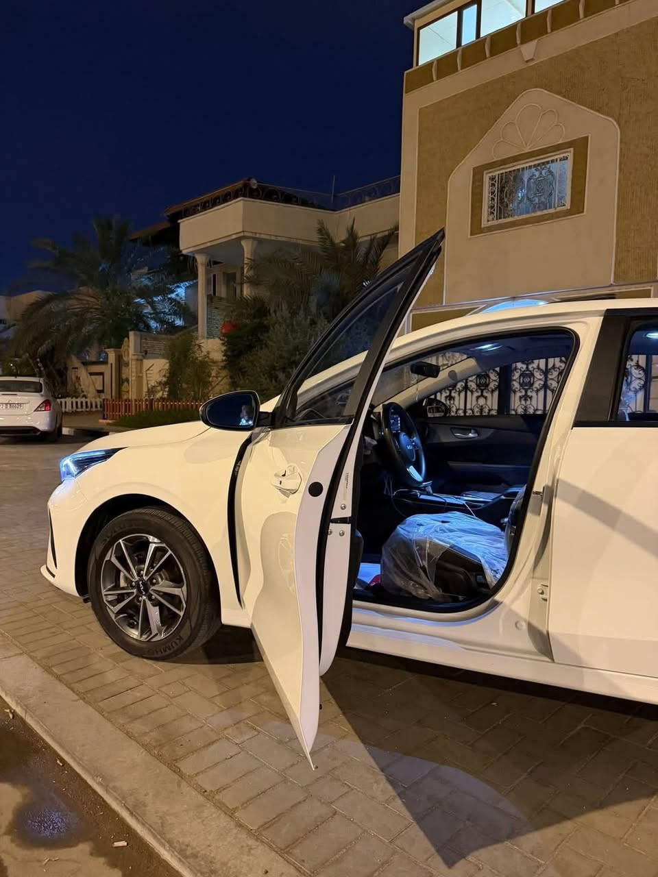 ⚙️ الأداء والمحرك
الجيل السادس من السيارة 🧬
​كير 8 سرعات موفر للبنزين ⚡
​استهلاك الوقود: 5 لتر / 100 كيلو ⛽
محرك 1500 دبل نوزل ..
​نظام قيادة متعدد (Drive Mode): Eco, Sport, Normal 🔄
​نظام Auto Hold ✋
​فرامل يد كهربائية (EPB) 🅿️
​🛡️ الأمان والسلامة
​مانع انزلاق (ESP) ⛸️
​نظام الفرامل المانع للانغلاق (ABS) 🛑
​توزيع إلكتروني لقوة الفرامل (EBD) ⚖️
​6 وسائد هوائية (Airbags) 🎈
​رادار مراقبة النقاط العمياء 👁️
​نظام تحديد المسار (Lane Keep Assist) 🛣️
​حساسات إطارات (TPMS) 🛞
​حساسات ركن أمامية وخلفية 🅿️🔊
​✨ التصميم الخارجي
​فتحة سقف بانوراما 🌌
​جنوط سبور 16 بوصة (لونين) 🛞
​كساحات دعامية وديفيوزر خلفي رياضي 🏁
​إضاءة LED أمامية وخلفية كاملة 💡
​عدسات Matrix LED مع إضاءة زينون 🔦
​فوانيس شبورة 🌫️
​أكر نيكل بلمسة ترحيبية وإضاءة 🗝️✨
​فريم زجاج نيكل بالكامل 🖼️
​مرايات ضم كهربائية 🪞
​بصمة أبواب (دخول ذكي) 🔑
​🛋️ التجهيزات الداخلية والرفاهية
​عدادات ديجيتال بالكامل 🖥️
​شاشة تدعم Apple CarPlay و Android Auto 📱
​كاميرا خلفية بزاوية 180 درجة 🎥
​كاميرات تسجيل أحداث الطريق 📹
​تكييف أوتوماتيك ثنائي المنطقة (Dual Zone) ❄️
​كراسي جلد فاخرة 💺
​عجلة قيادة متعددة الوظائف (Multi-Function) 🕹️
​طارة تيلسكوبية (6 اتجاهات) ↕️
​مسند يد أمامي وخلفي ومخادع 🛋️
​إضاءة سقف (أباجورات) وأكر داخلية نيكل ✨
​مرايا داخلية ذاتية التعتيم 🕶️
​حساسات مطر للمساحات 🌧️
​🔌 التكنولوجيا والاتصال
​مخارج شحن USB و Type C (أمامية وخلفية) 🔋
​مخرج كهرباء إضافي ⚡
​زجاج خلفي حراري 🌡️
ماشية 5000 على أيدي استلمتها 0 كم
مكفولة من اسم الشخط 
​مكان السيارة صلاح الدين تكريت 
السعر 150 وبيها مجال قليل لعيونكم ..
​📞 للتواصل ***********
