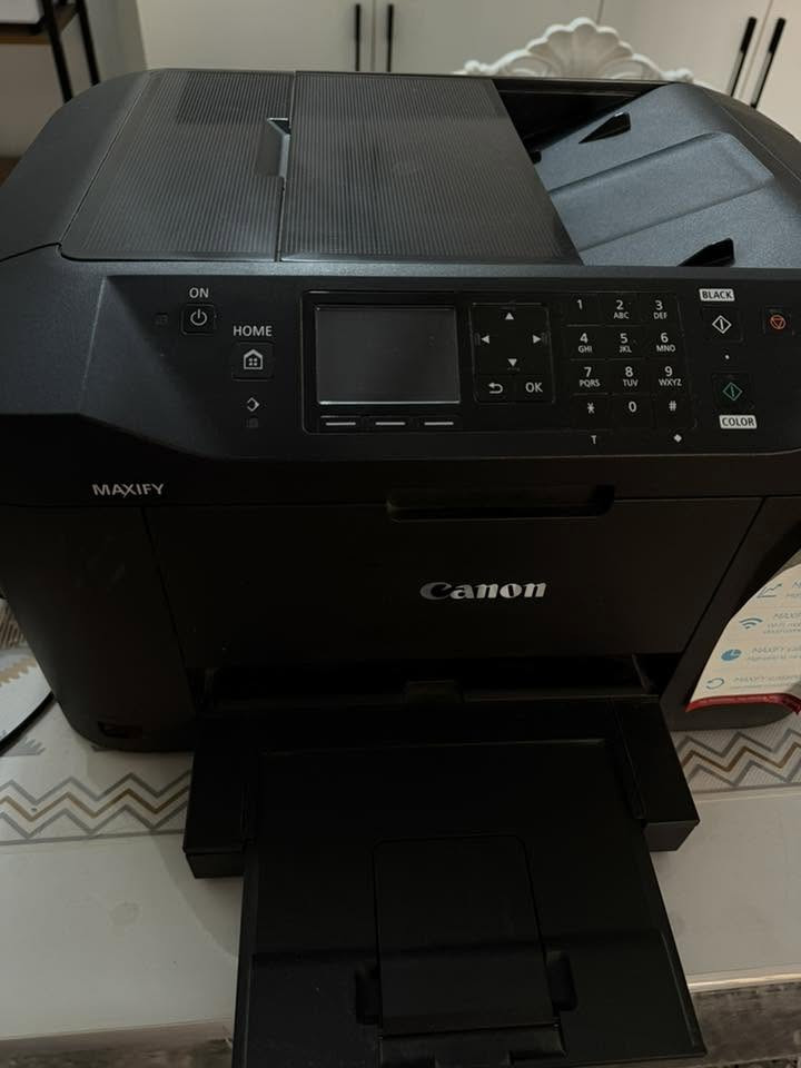طابعة كانون MAXIFY MB2140
الطابعة كلش نظيفة ومستعملة سنة بس وبيها عطل لان انتركت
واحتمال الهيد عاطل، قيم بالسعر اليعجبك 
***********
