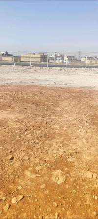 قطعة ارض 300 متر  مدفونة سبيس  العنوان حي الجامعة شارع مجمع حيدر حجي ه...